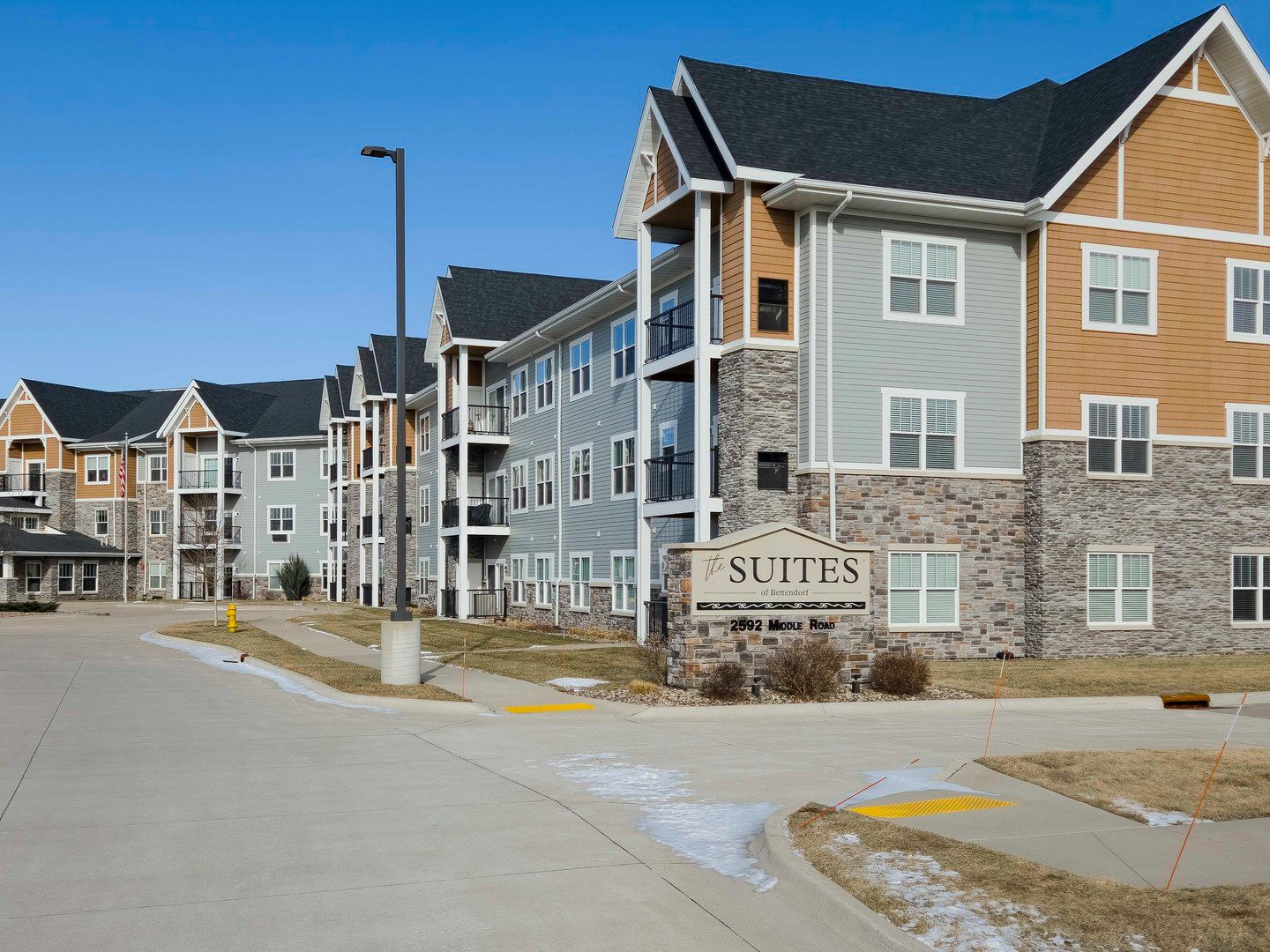 2592 MIDDLE Road #313 — Bettendorf, IA 52722