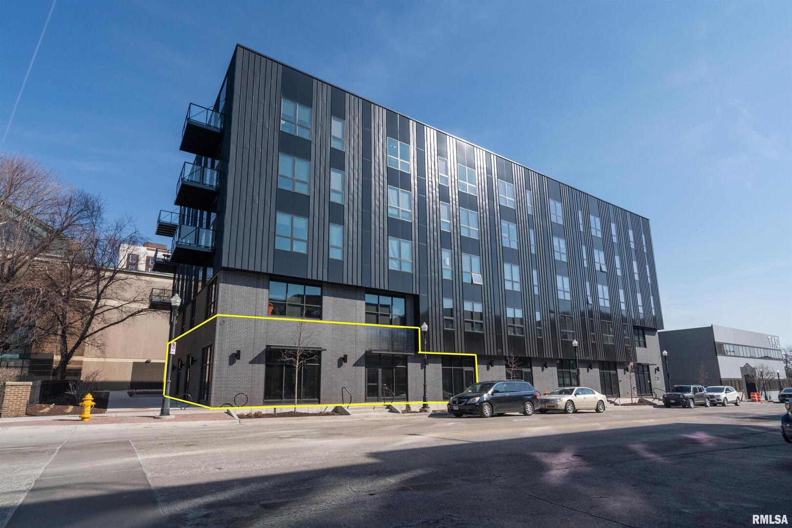 210 E 2ND Street #105-106 — Davenport, IA 52801