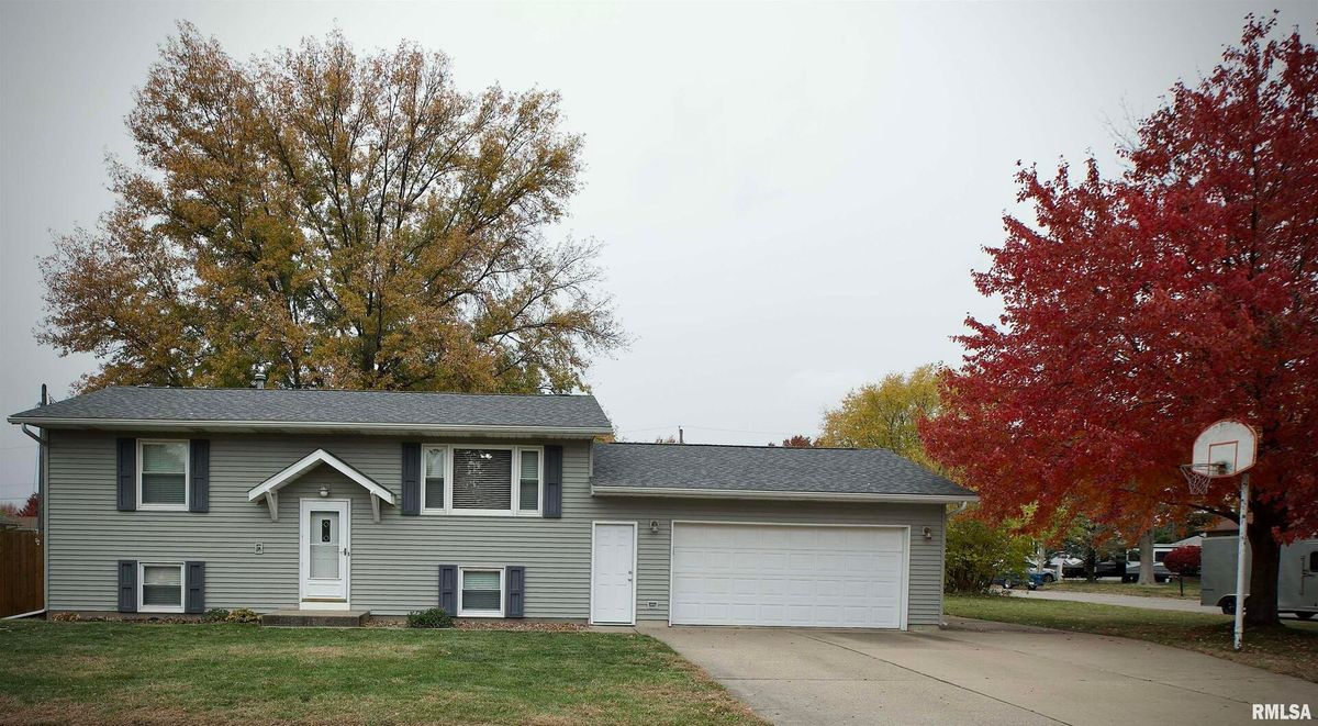 612 5TH Place, Eldridge, IA 52748-1175