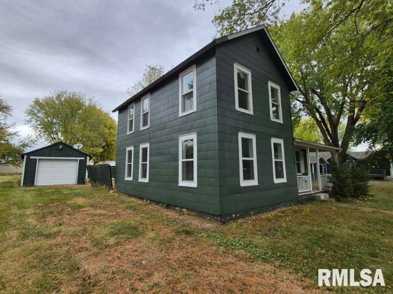 221 MCKINLEY Street, Hooppole, IL 61258