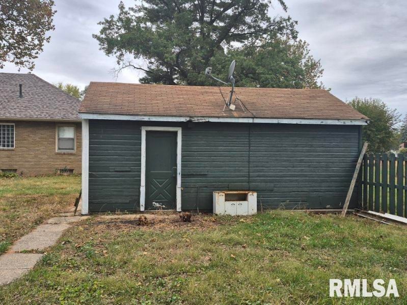 221 MCKINLEY Street, Hooppole, IL 61258