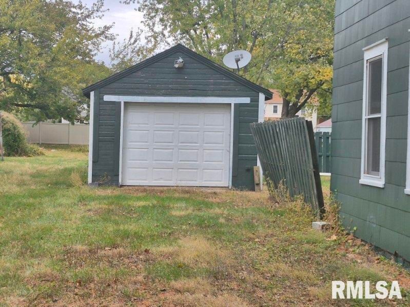 221 MCKINLEY Street, Hooppole, IL 61258