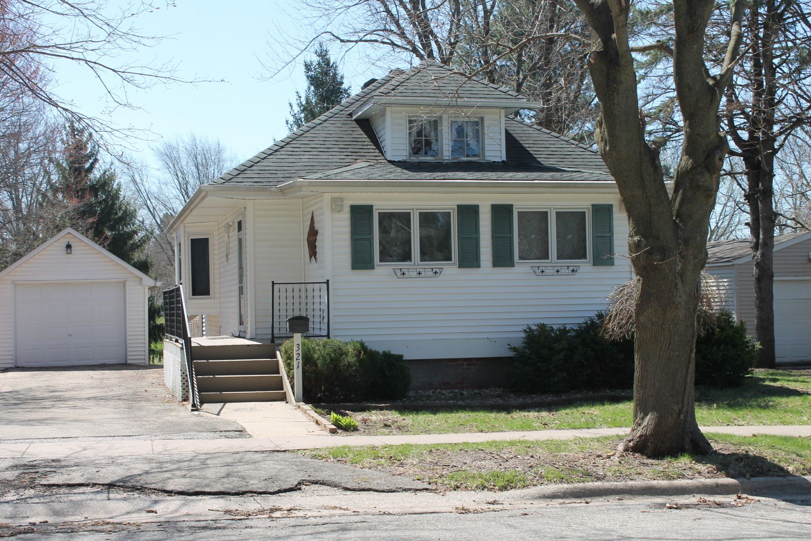 321 W SOUTH Street — Cambridge, IL 61238