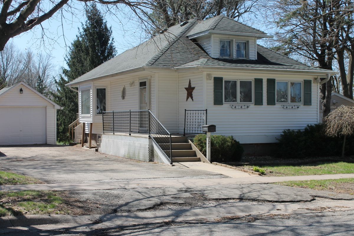 321 W SOUTH Street, Cambridge, IL 61238
