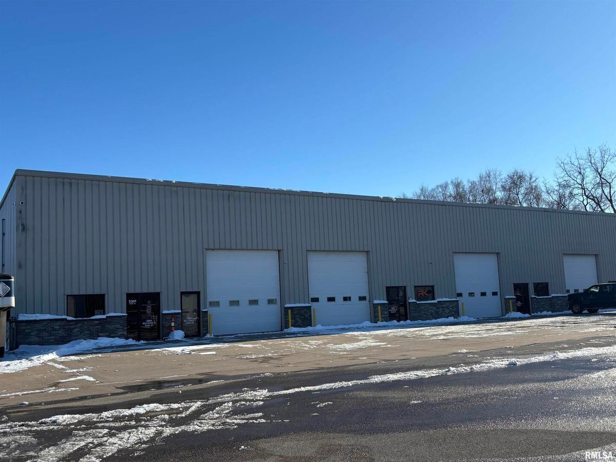 2301 MANUFACTURING Drive, Clinton, IA 52732