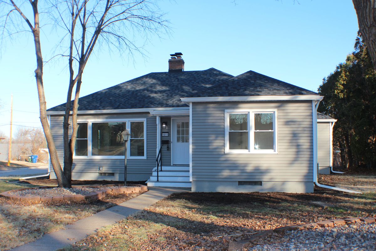 1611 Coffelt Ave, Davenport, IA 52803