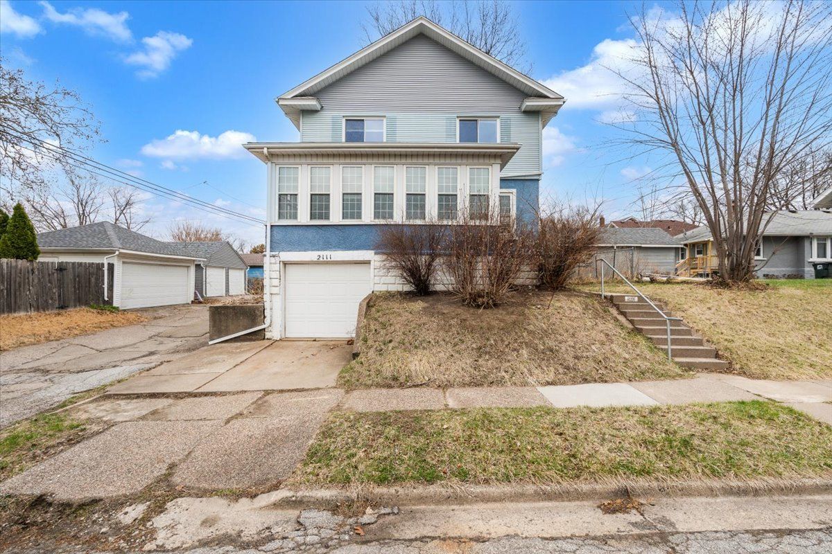 2111 MISSISSIPPI Avenue, Davenport, IA 52803