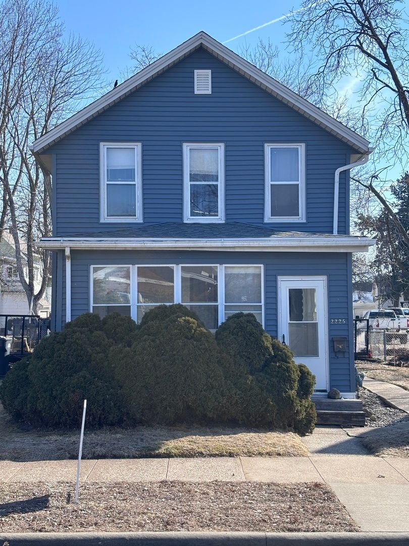 2225 PERSHING Boulevard — Clinton, IA 52732
