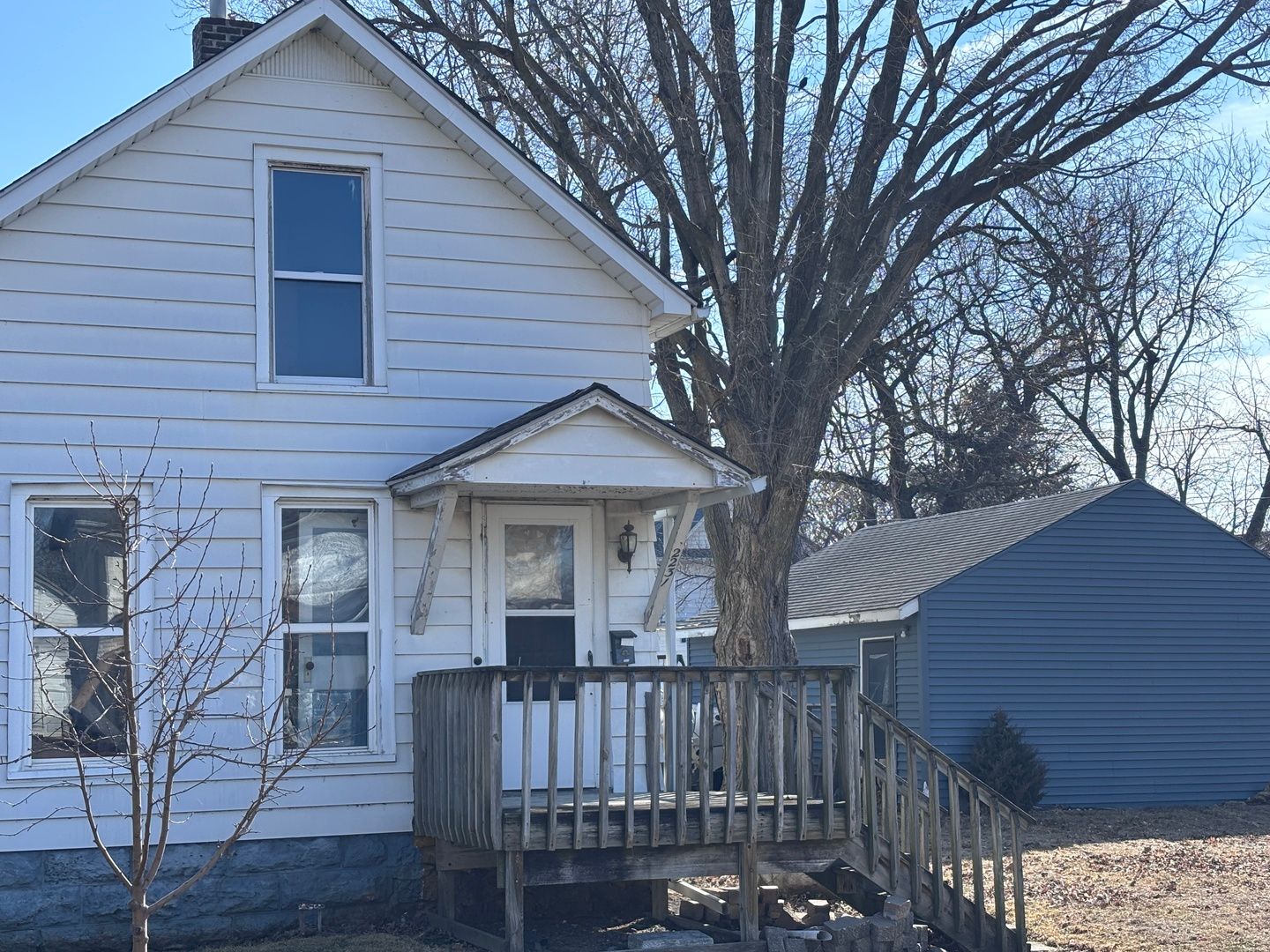 2231 Pershing Blvd Boulevard — Clinton, IA 52732