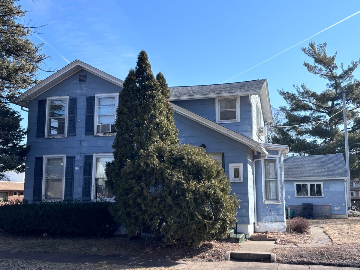 2235 Pershing Blvd Boulevard, Clinton, IA 52732