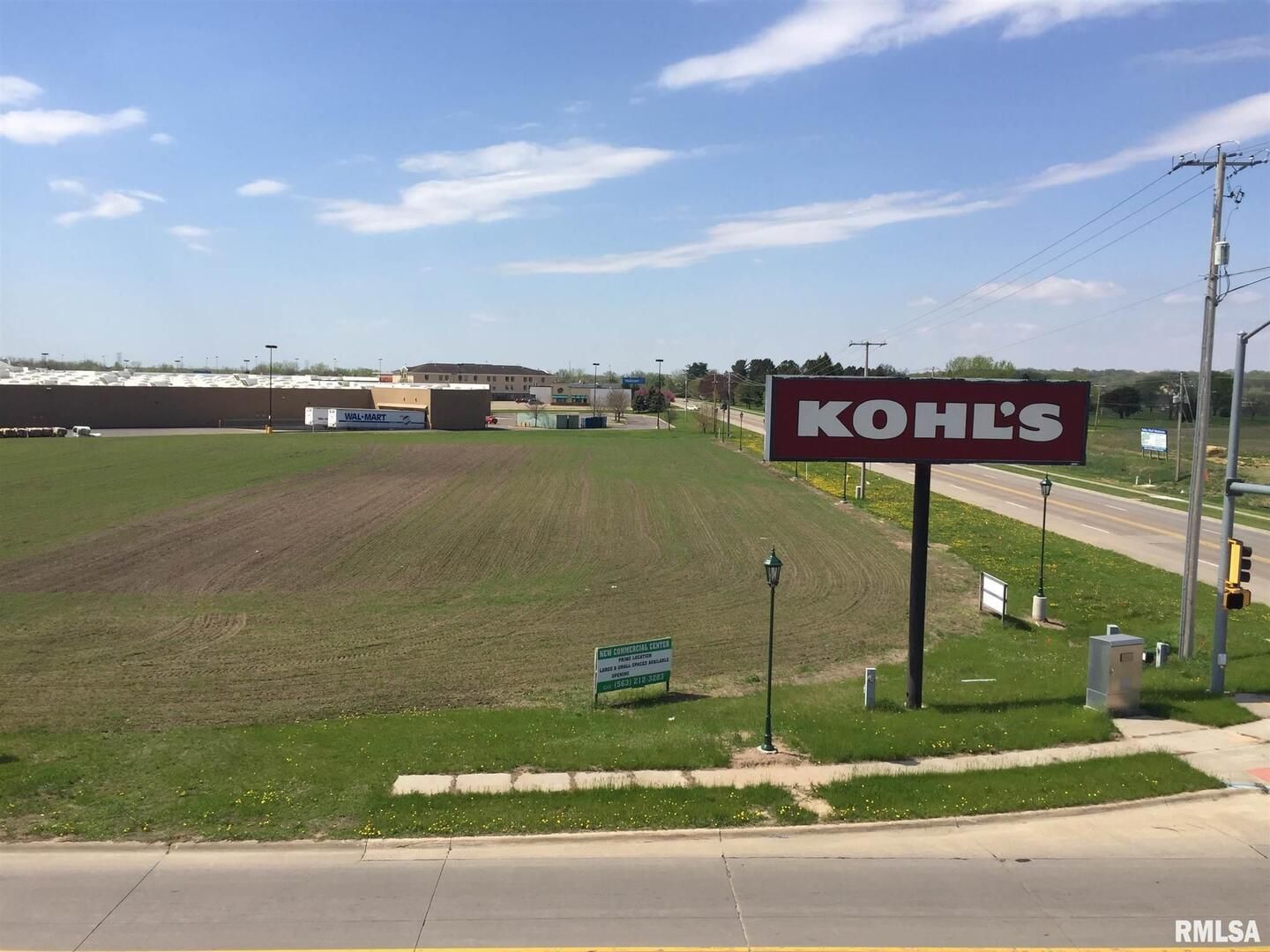 2439 Valley West Court — Clinton, IA 52732