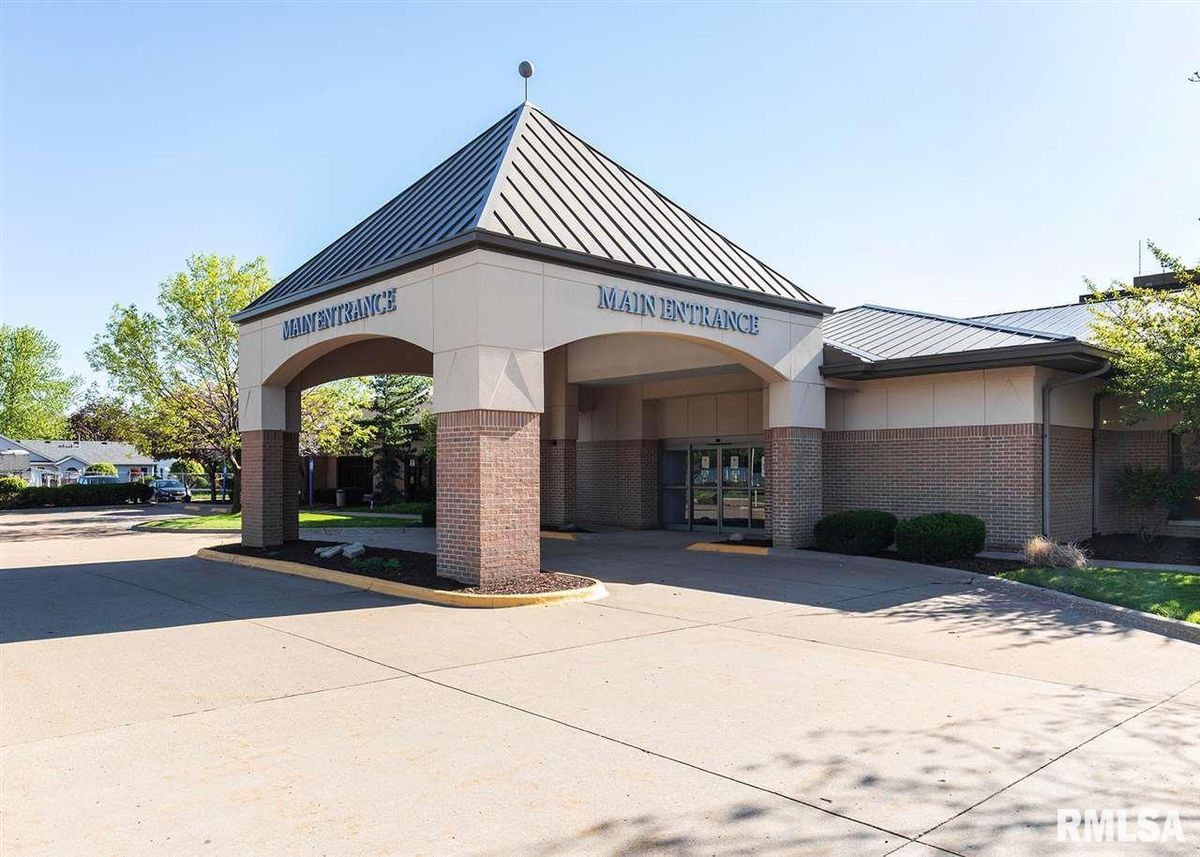 465 AVENUE OF THE CITIES Avenue, East Moline, IL 61244