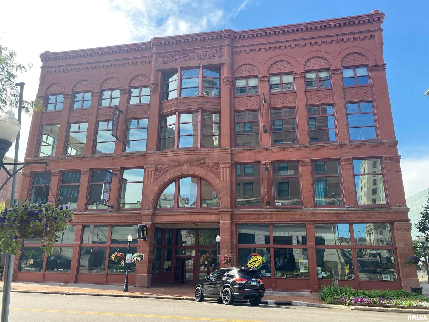 131 W 2ND Street #3rd F — Davenport, IA 52801