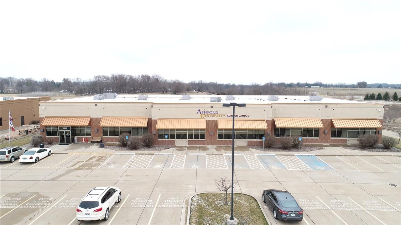1310 19TH Avenue NW — Clinton, IA 52732